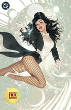 Load image into Gallery viewer, [FOIL] ZATANNA #1 JOSH MIDDLETON EXCLUSIVE VIRGIN VAR (04/29/2026)
